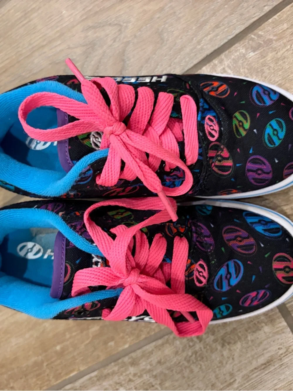 Heelys Kids Black Skate Shoe with Pink Laces and Blue Trim size 1